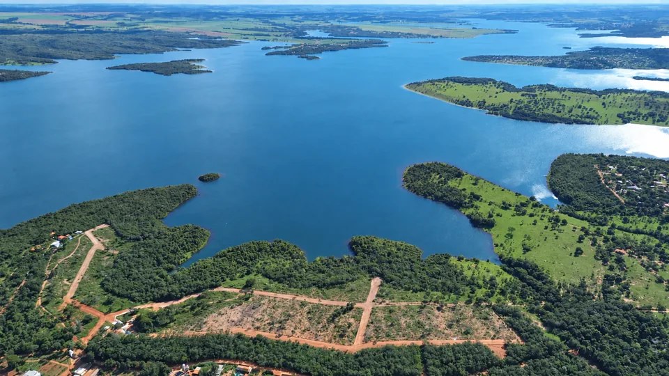 Vista aérea do Condomínio Ilha do Sol e Lago Corumbá