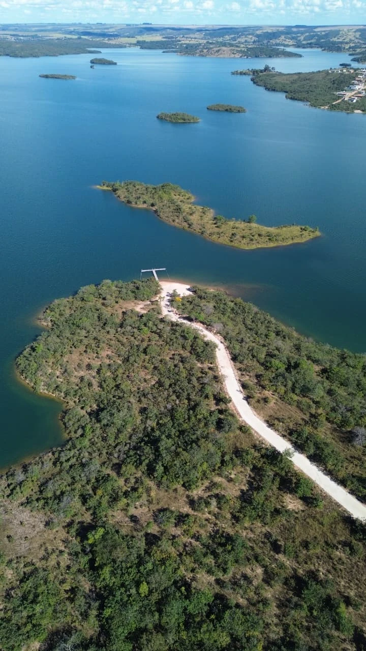 Vista aérea do acesso ao lago