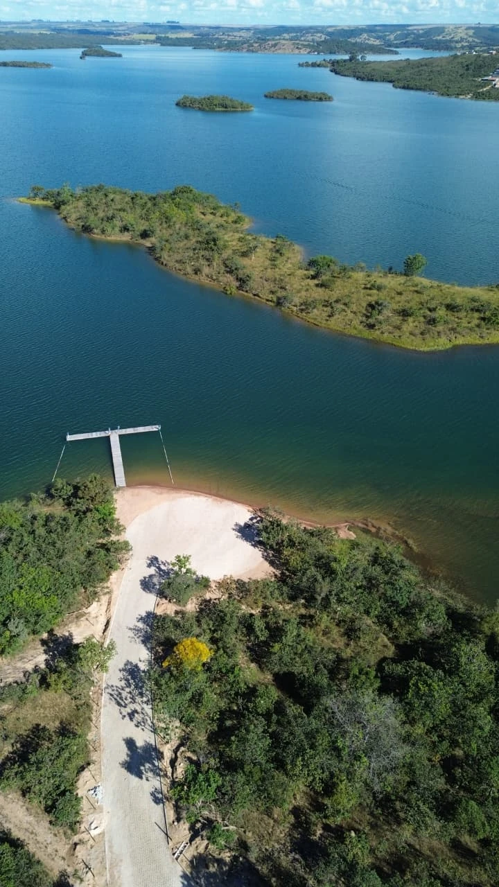 Píer e acesso ao lago
