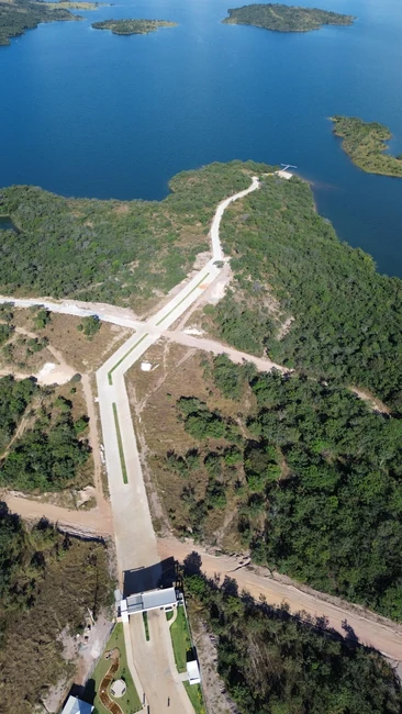 Áreas verdes e acessos próximos ao Lago Corumbá
